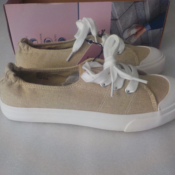 NEW Memory Foam Canvas Sneakers BOXED - Picture 2 of 7
